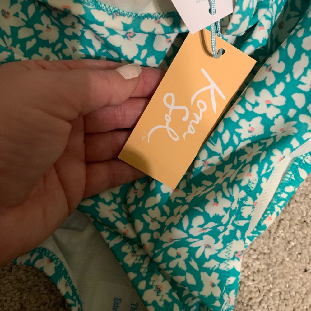 BNWT beautiful flowered one piece.  Ruched at stomach area. - Picture 3 of 4